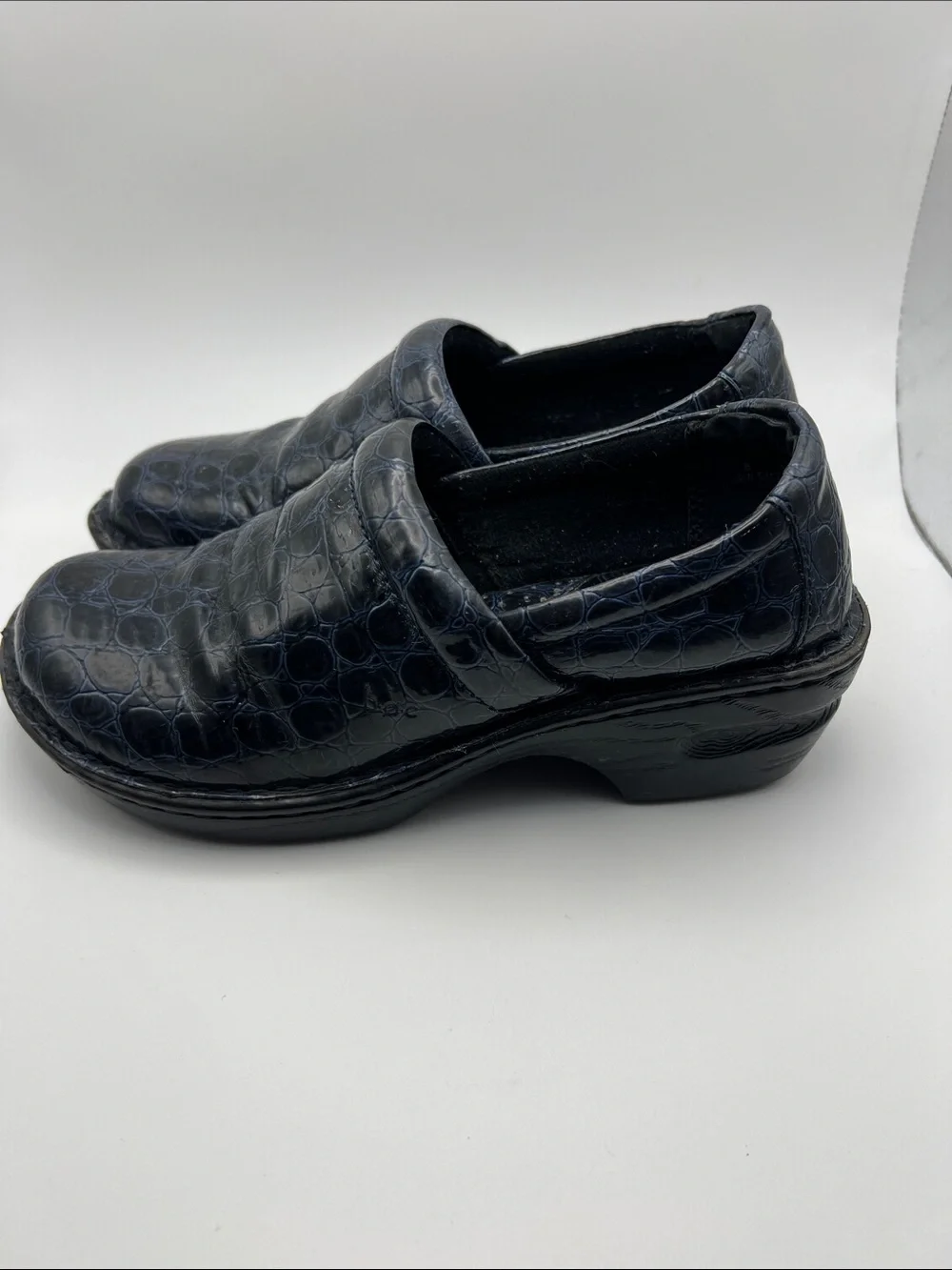 b.o.c. Navy Croc-Embossed Slip-On Loafers Women’s 8